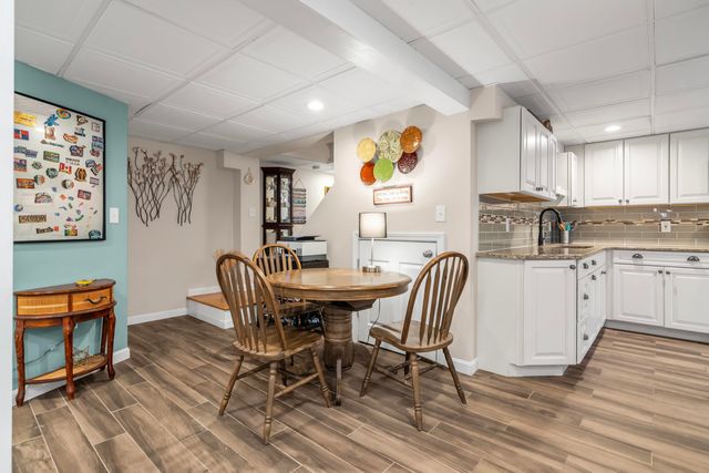 21 Crestwood Circle, Salem, NH 03079