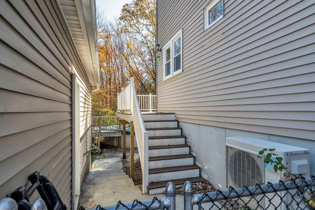 21 Crestwood Circle, Salem, NH 03079