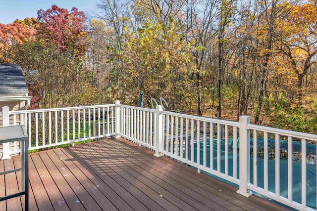21 Crestwood Circle, Salem, NH 03079