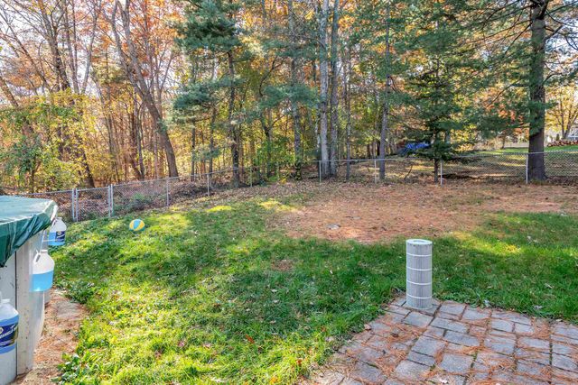 21 Crestwood Circle, Salem, NH 03079