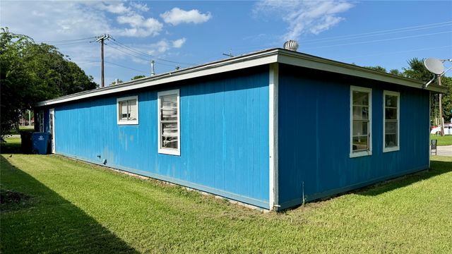 509 N 10th Street, Sanger, TX 76266