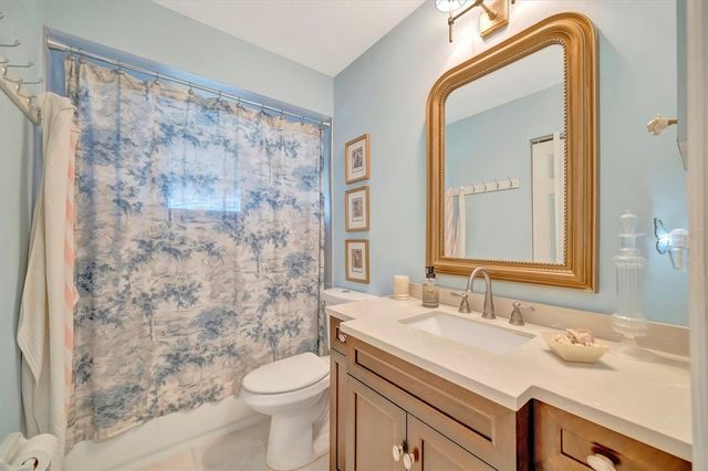 5872 PAUMA COURT, Sarasota, FL 34232