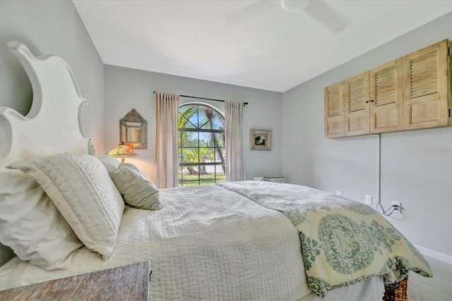 5872 PAUMA COURT, Sarasota, FL 34232