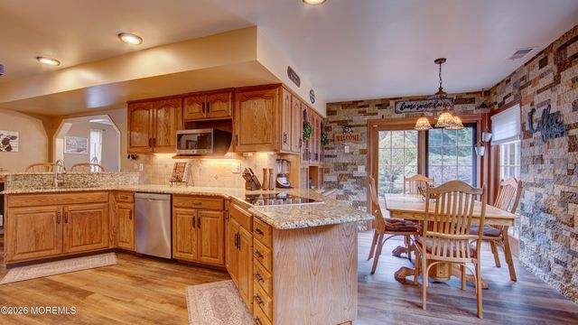 6 Carlisle Court, Manalapan, NJ 07726