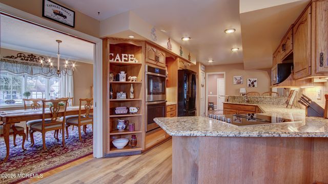 6 Carlisle Court, Manalapan, NJ 07726