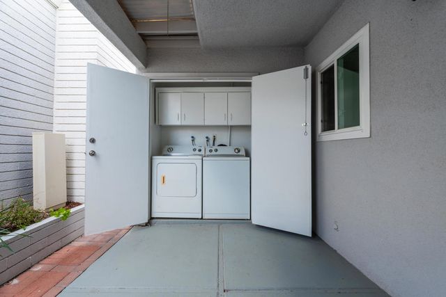 2518 S Sierra Madre, Palm Springs, CA 92264