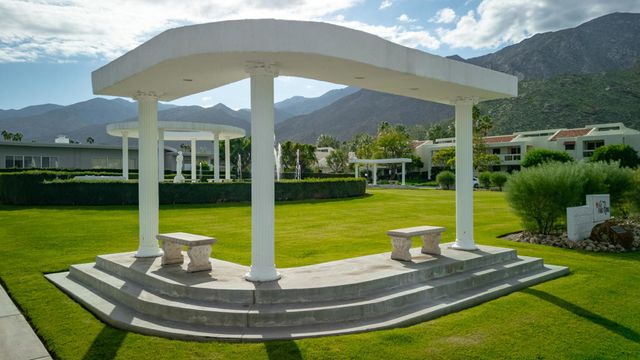 2518 S Sierra Madre, Palm Springs, CA 92264