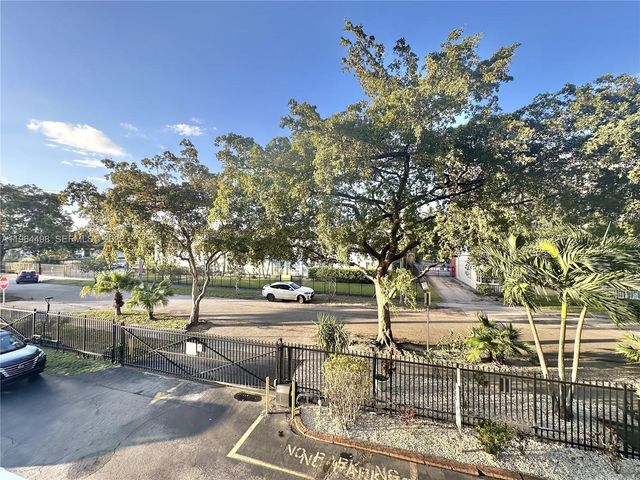 1470 NE 125th Terrace 210, North Miami, FL 33161