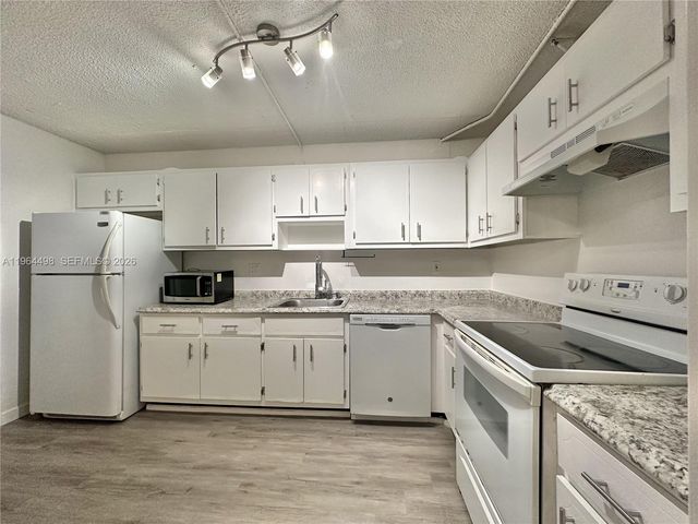 1470 NE 125th Terrace 210, North Miami, FL 33161