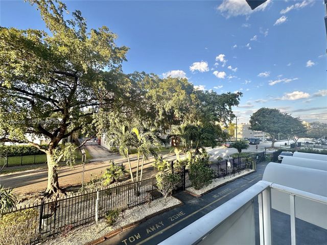 1470 NE 125th Terrace 210, North Miami, FL 33161