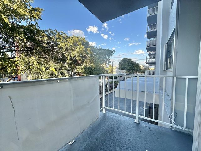 1470 NE 125th Terrace 210, North Miami, FL 33161