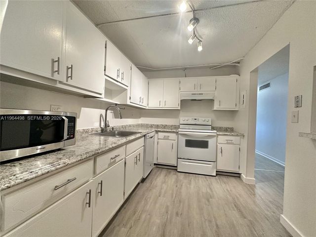 1470 NE 125th Terrace 210, North Miami, FL 33161