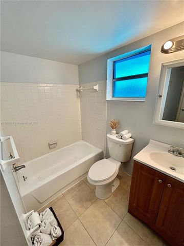 2213 NE 1st Ct 203, Boynton Beach, FL 33435