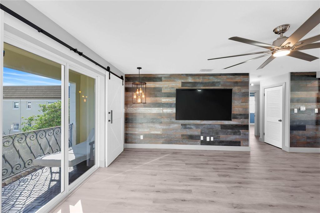 Image 11 of property listing at 1500 GAY ROAD 8D, Winter Park, FL 32789