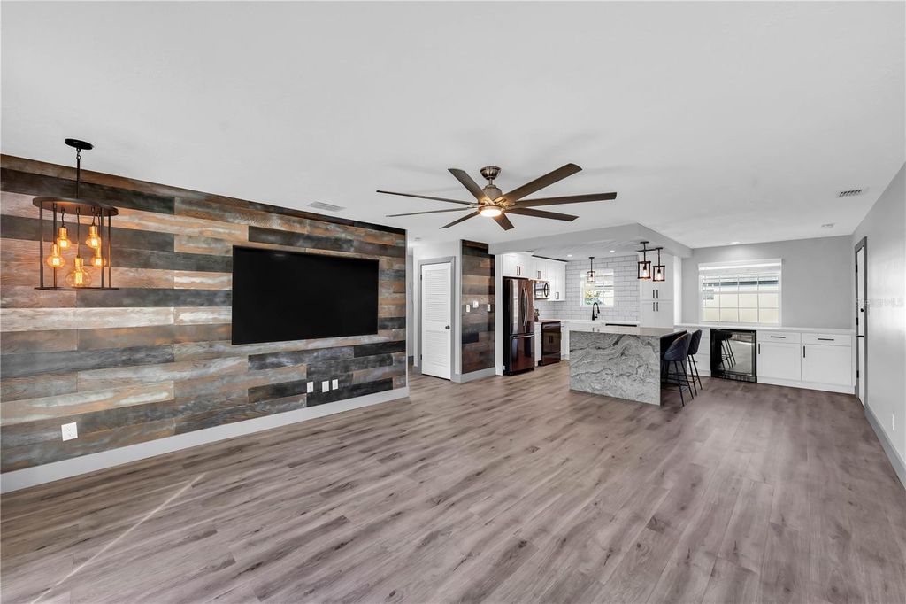 Image 5 of property listing at 1500 GAY ROAD 8D, Winter Park, FL 32789