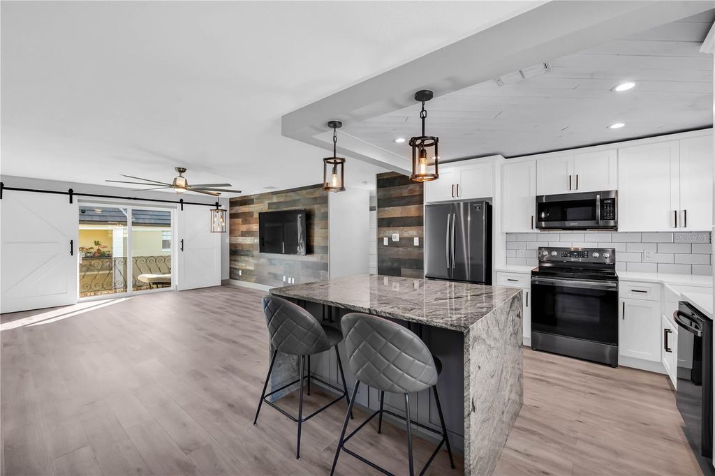 Image 7 of property listing at 1500 GAY ROAD 8D, Winter Park, FL 32789