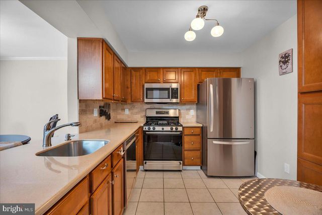 18 KENTON PL, Mount Laurel, NJ 08054