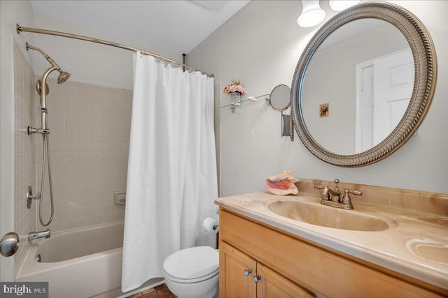 18 KENTON PL, Mount Laurel, NJ 08054