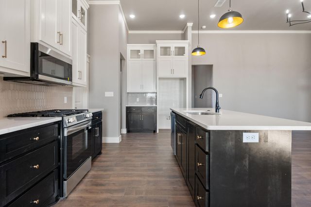 1111 N 6th Street, Wolfforth, TX 79382