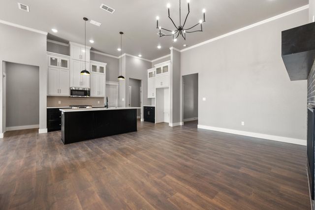 1111 N 6th Street, Wolfforth, TX 79382