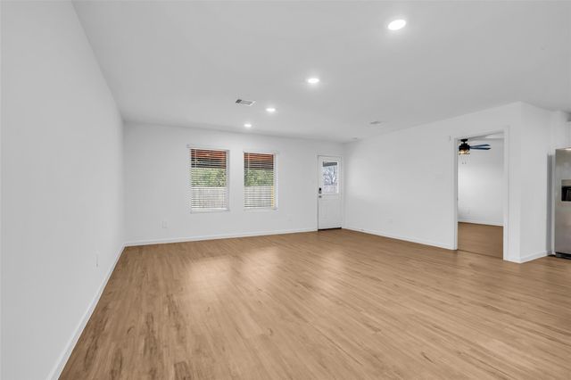 1902 Champions Drive, Navasota, TX 77868