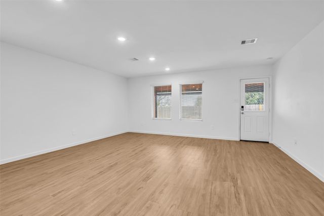 1902 Champions Drive, Navasota, TX 77868