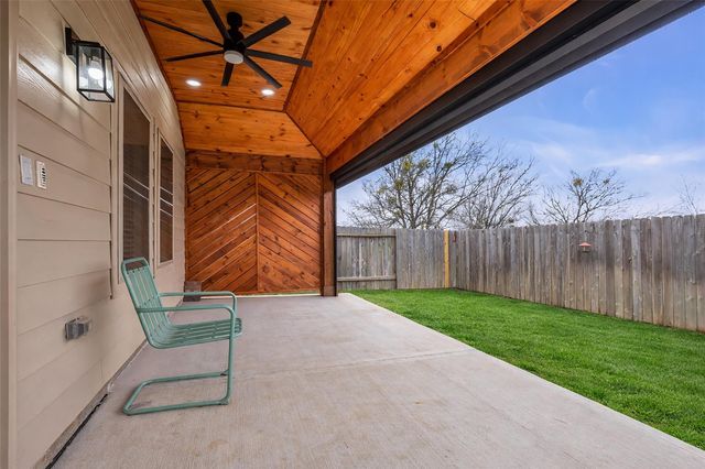 1902 Champions Drive, Navasota, TX 77868