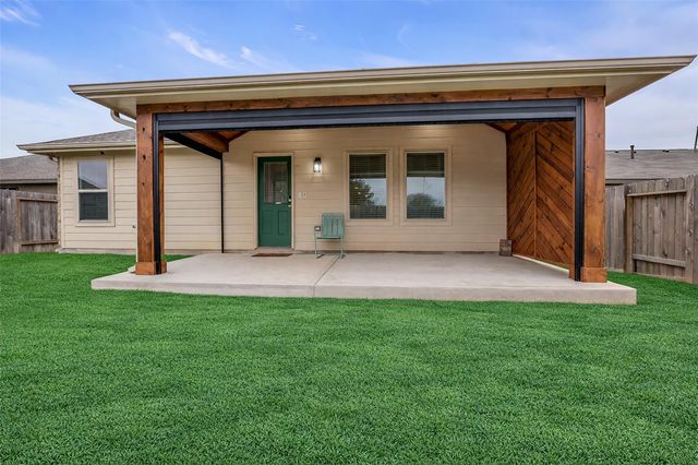 1902 Champions Drive, Navasota, TX 77868