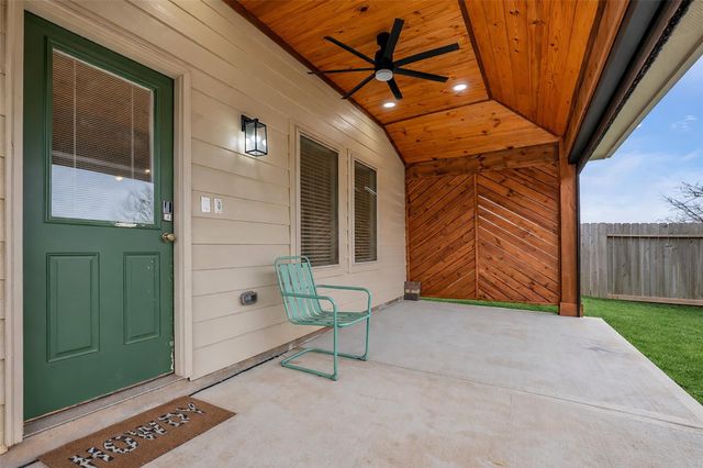 1902 Champions Drive, Navasota, TX 77868