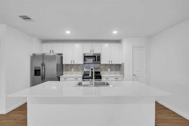 1902 Champions Drive, Navasota, TX 77868