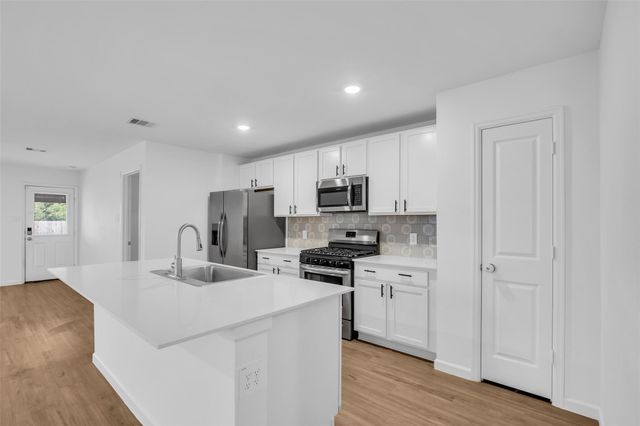 1902 Champions Drive, Navasota, TX 77868