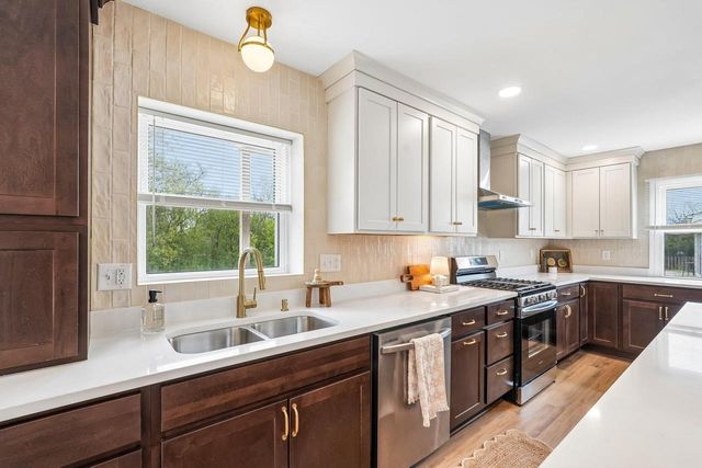4898 Abbott AVENUE, Greenfield, WI 53220