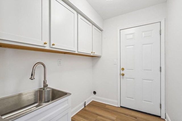4898 Abbott AVENUE, Greenfield, WI 53220