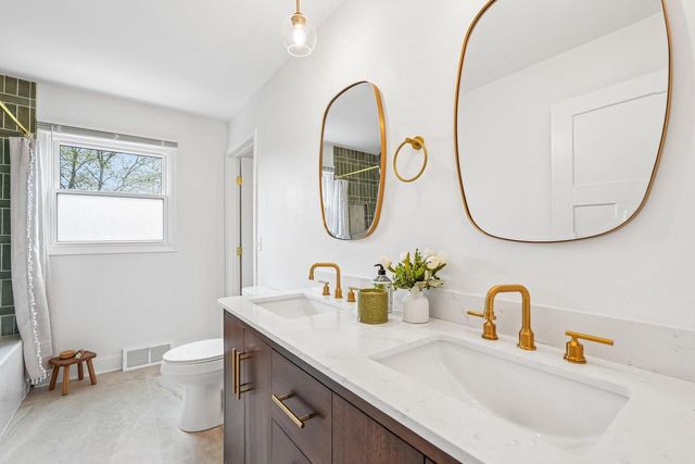 4898 Abbott AVENUE, Greenfield, WI 53220