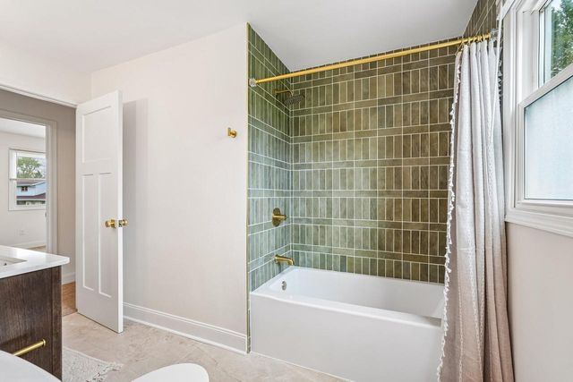 4898 Abbott AVENUE, Greenfield, WI 53220
