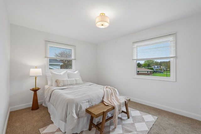 4898 Abbott AVENUE, Greenfield, WI 53220
