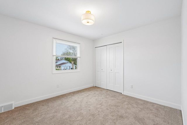 4898 Abbott AVENUE, Greenfield, WI 53220