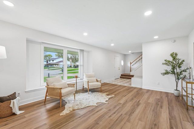 4898 Abbott AVENUE, Greenfield, WI 53220