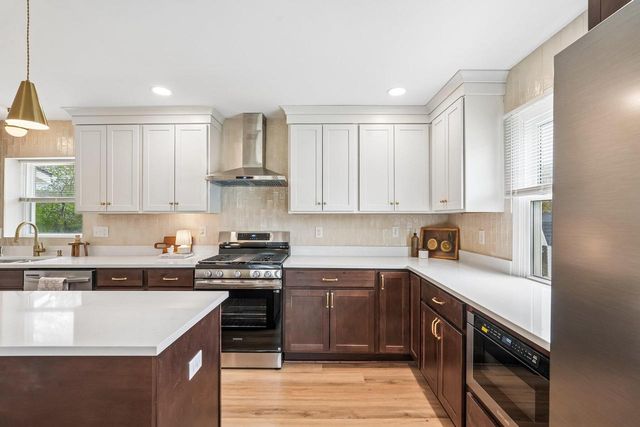 4898 Abbott AVENUE, Greenfield, WI 53220