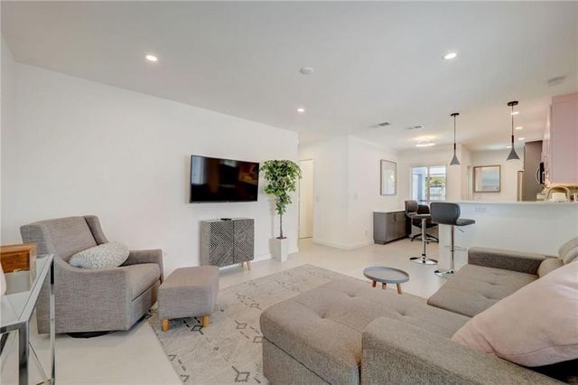 50 NE 30th Court 1-2, Wilton Manors, FL 33334