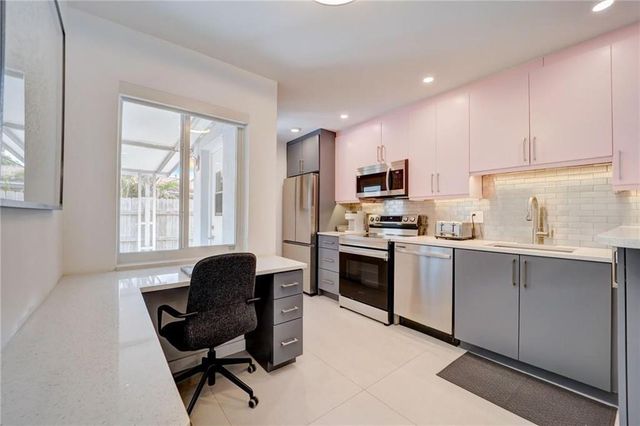 50 NE 30th Court 1-2, Wilton Manors, FL 33334