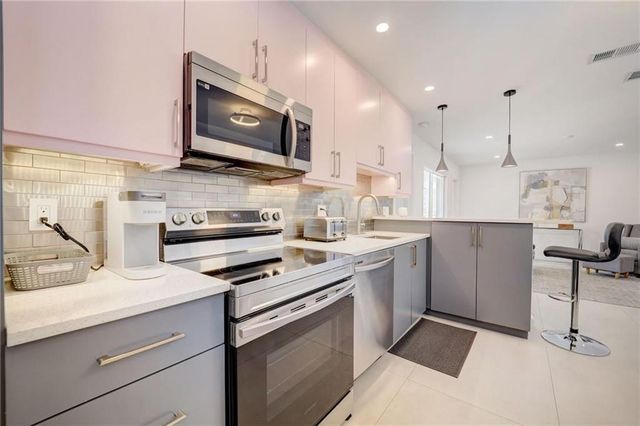 50 NE 30th Court 1-2, Wilton Manors, FL 33334