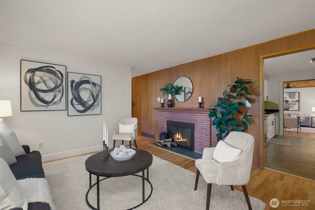 18806 4th Avenue S, Burien, WA 98148