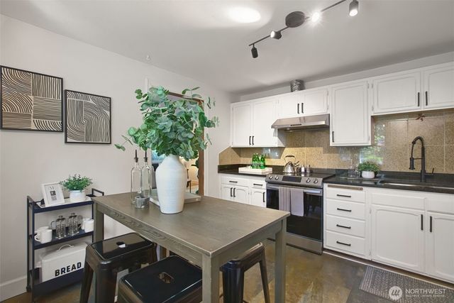 18806 4th Avenue S, Burien, WA 98148