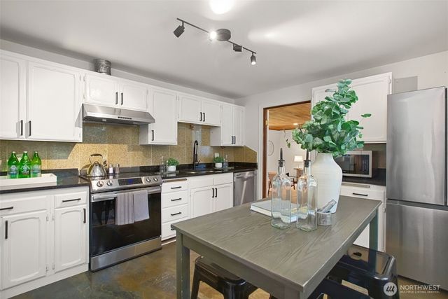 18806 4th Avenue S, Burien, WA 98148