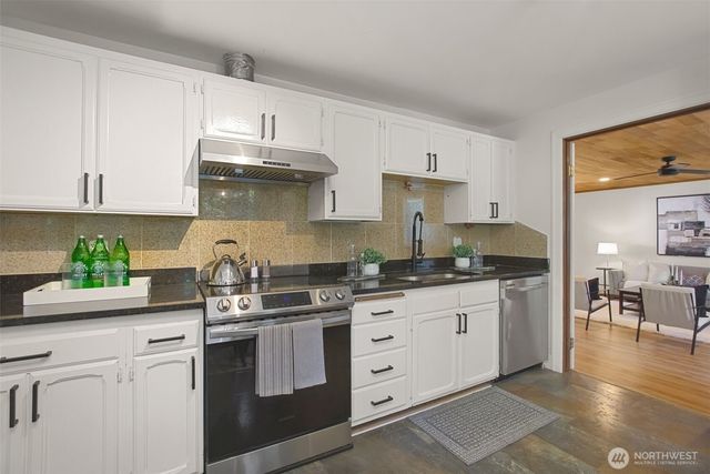 18806 4th Avenue S, Burien, WA 98148