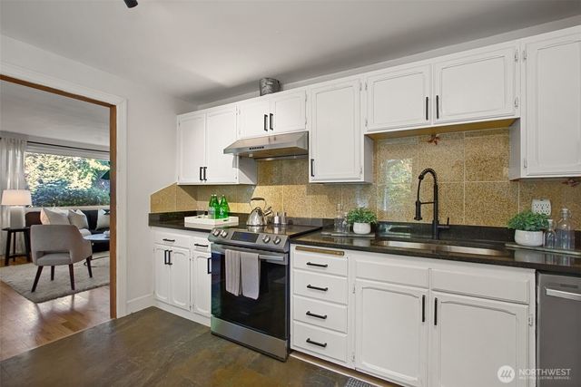 18806 4th Avenue S, Burien, WA 98148