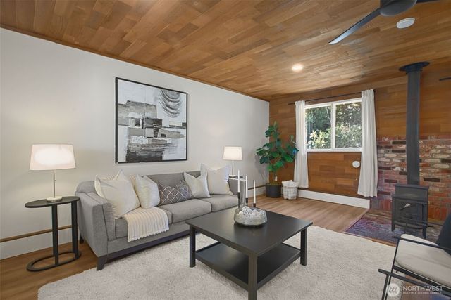 18806 4th Avenue S, Burien, WA 98148