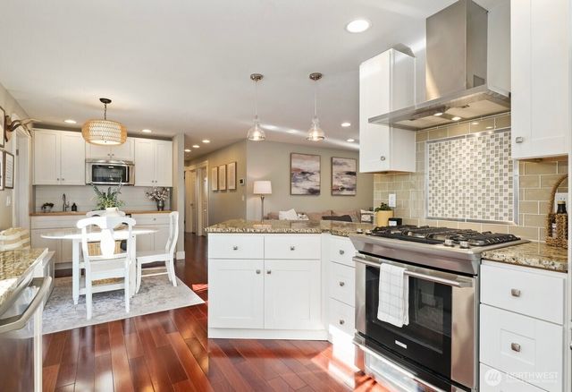 19828 SE 8th Street, Sammamish, WA 98074