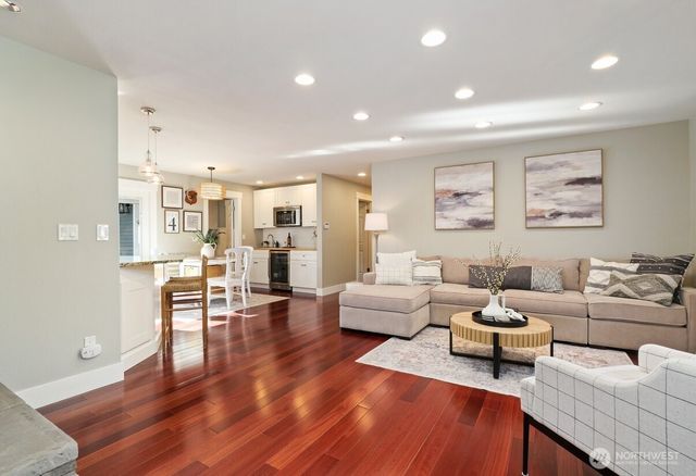19828 SE 8th Street, Sammamish, WA 98074